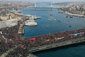 SEHITLERIMIZE_RAHMET_FILISTINE_DESTEK_ETKINLIGI_ICIN_ON_BINLERCE_KISI_GALATA_KOPRUSUNE_YURUDU