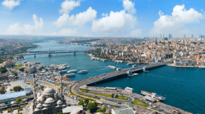 İstanbul, zengin tarihi ve kültürel mirası ile yıllardır dünya çapında önemli bir turizm destinasyonu olmuştur