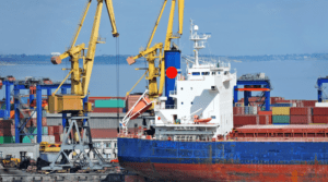 Stratejik konumu itibarıyla İstanbul, hem hava hem de deniz yolu taşımacılığında önemli bir lojistik üsdür