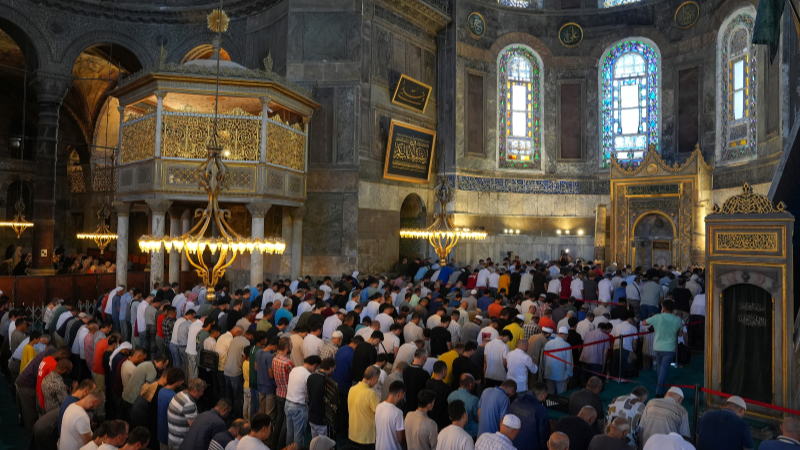 Ayasofya’da her gün İslam’a geçiş merasimi (ihtida) yapılıyor