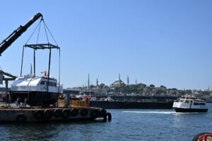 Haliç Tersanesi'nde üretilen 3 deniz dolmuşu suya indirildi